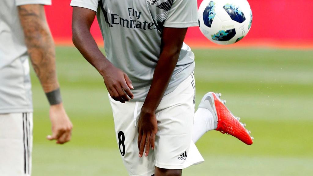 Vinicius, durante el calentamiento