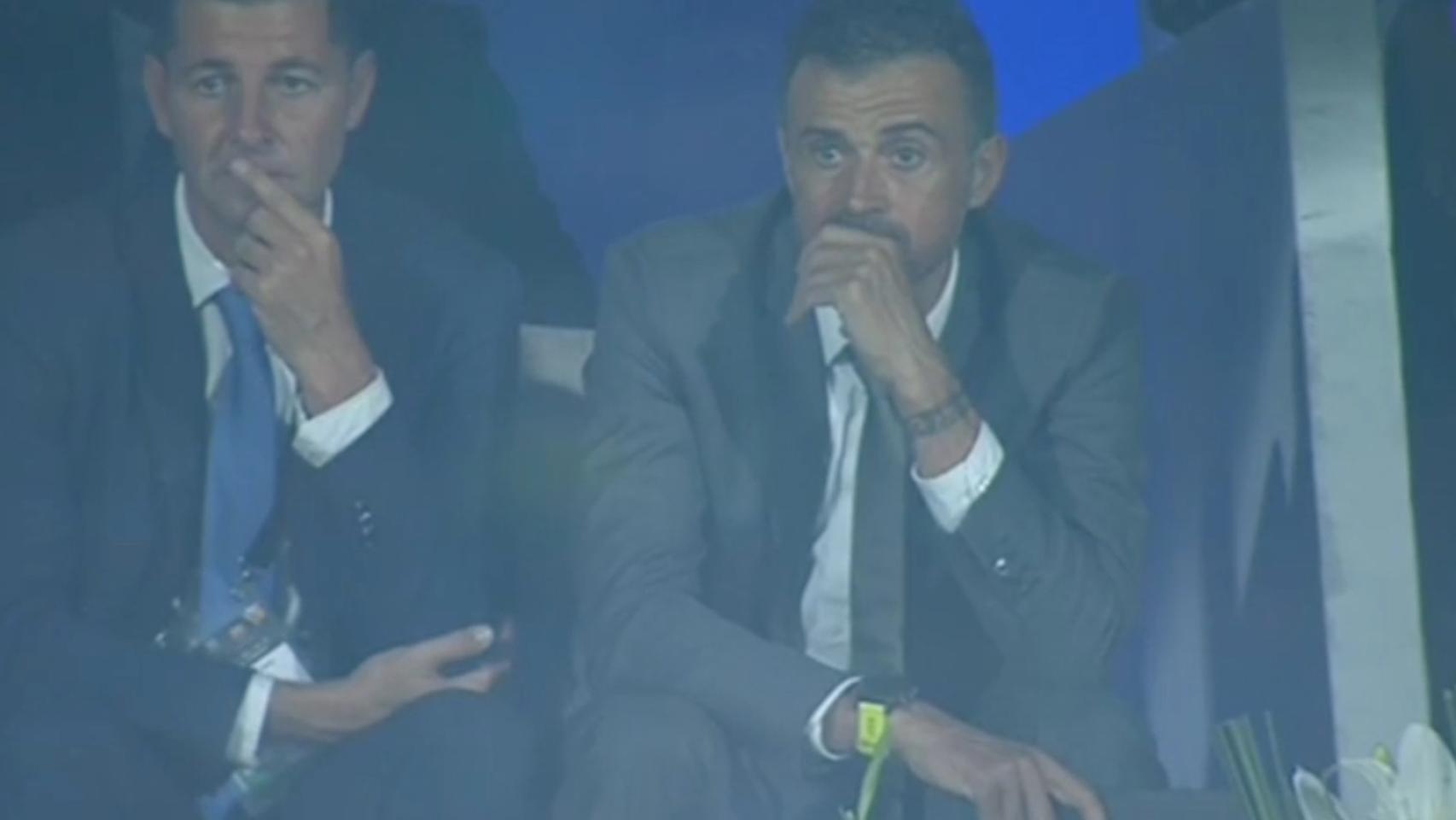 Luis Enrique, viendo la Supercopa de España