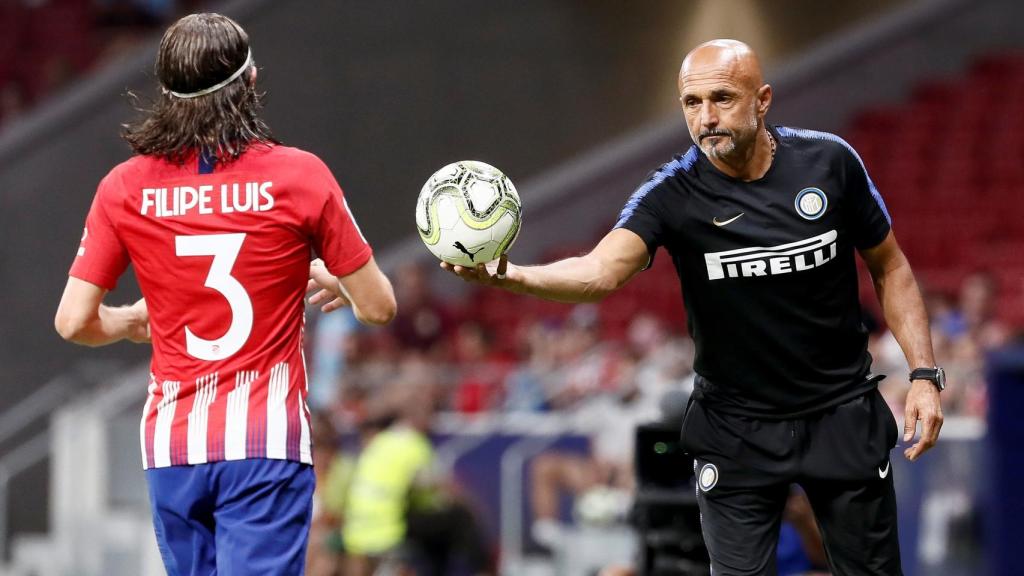 Filipe Luis y Spalletti, durante un momento del partido.