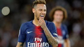 Neymar se lamenta de una ocasión con el PSG