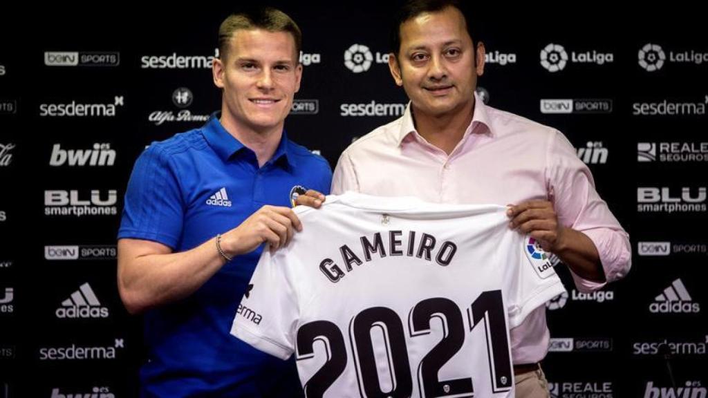 Gameiro, en su presentación con el Valencia