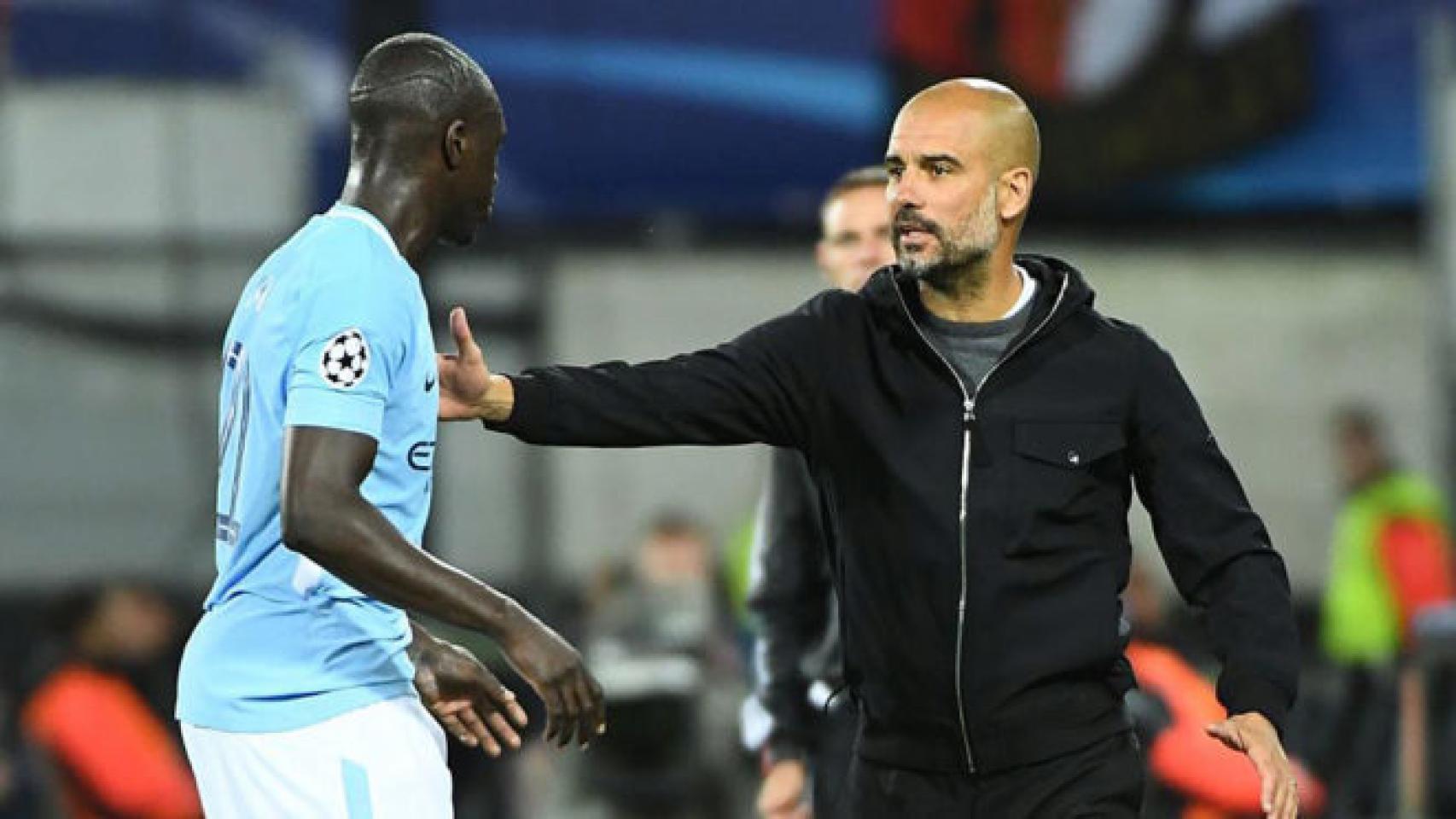 Mendy y Guardiola en un partido de Champions.