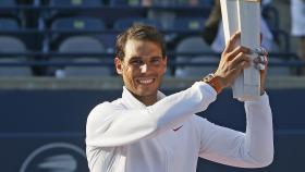 Nadal, con el título de campeón de Toronto.