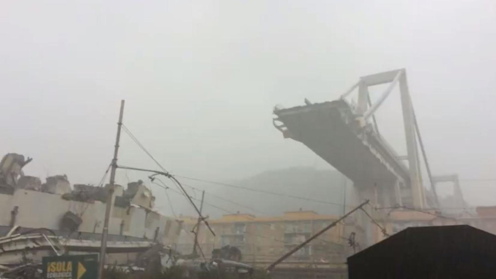 El viaducto caído en Génova esta mañana.