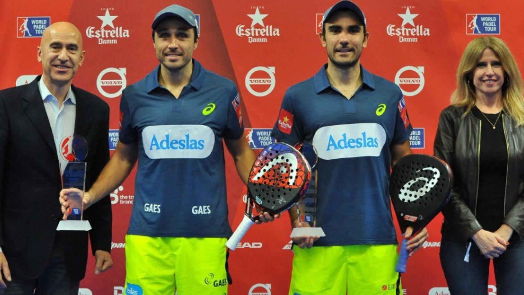 Bela y Lima tras alzarse con el Estrella Damm Alicante Open. Foto: Twitter (@FBelasteguin)