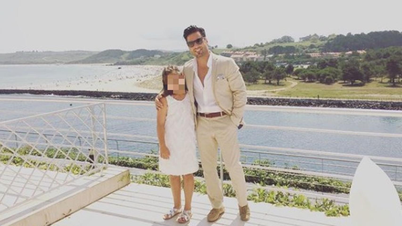 David Bustamante posando junto a su pequeña Daniella en una foto de sus redes sociales.