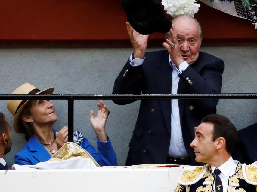 Juan Carlos estuvo en la plaza de toros de Illumbe junto con la infanta Elena durante la Semana Grande de San Sebastián.