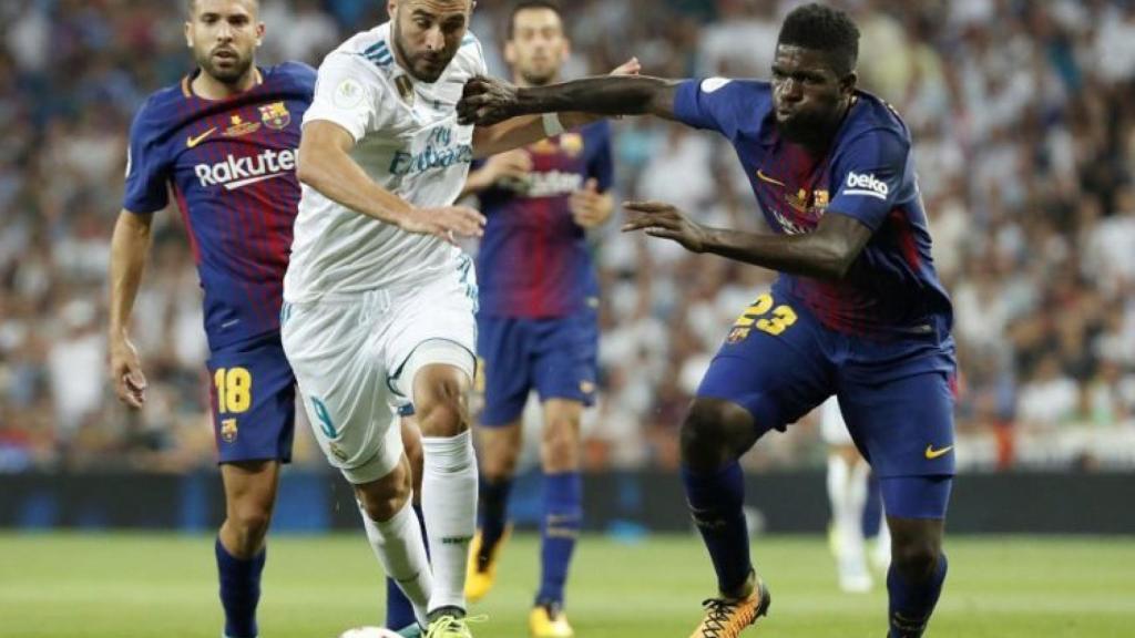 Benzema, junto a Umtiti y Jordi Alba en un partido de la pasada temporada