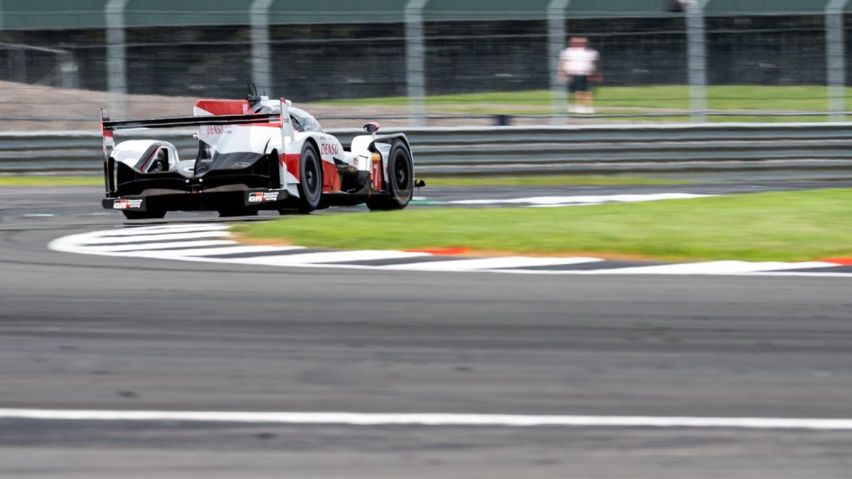 Mike Conway hace vuelta rápida en las 6 horas de Silverstone. Foto: Twitter (@FIAWEC)