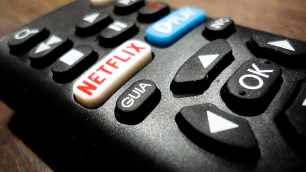 Un mando a distancia con acceso a Netflix.