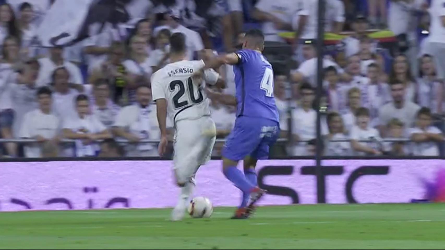 Penalti no pitado sobre Asensio