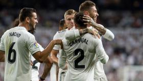 Sergio Ramos abraza a Carvajal tras su gol al Getafe