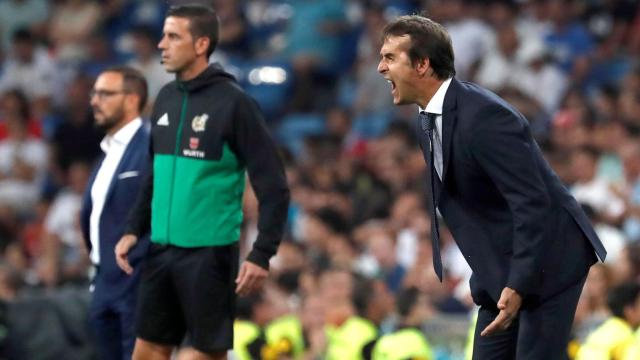 Julen Lopetegui, gritando desde la banda