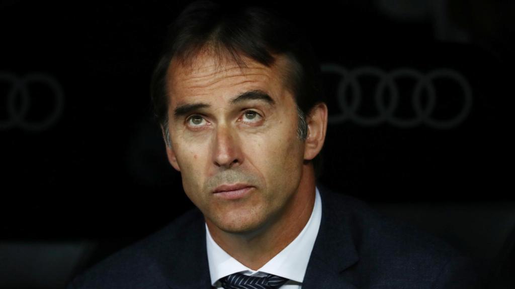 Julen Lopetegui, sentado en el banquillo del Real Madrid