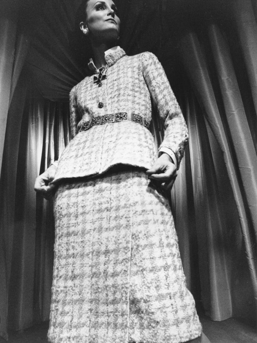 Modelo de 1969 con el mítico estampado de Coco Chanel, el 'tweed'.