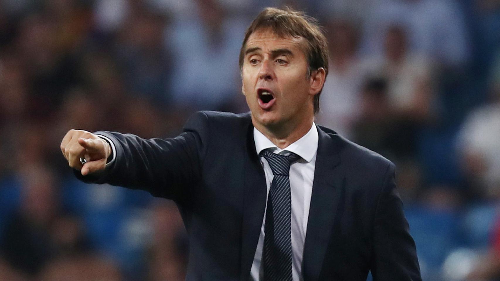 Lopetegui da instrucciones a sus jugadores durante el Real Madrid - Getafe