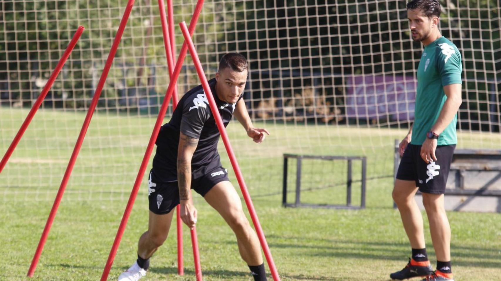 Luismi Quezada se ejercita con el Córdoba. Foto: Twitter (@cordobacfsad)