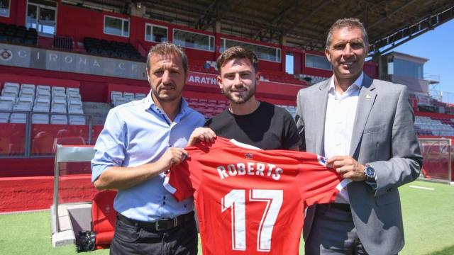 Patrick Roberts en su presentación con el Girona. Foto: Twitter (@GironaFC)