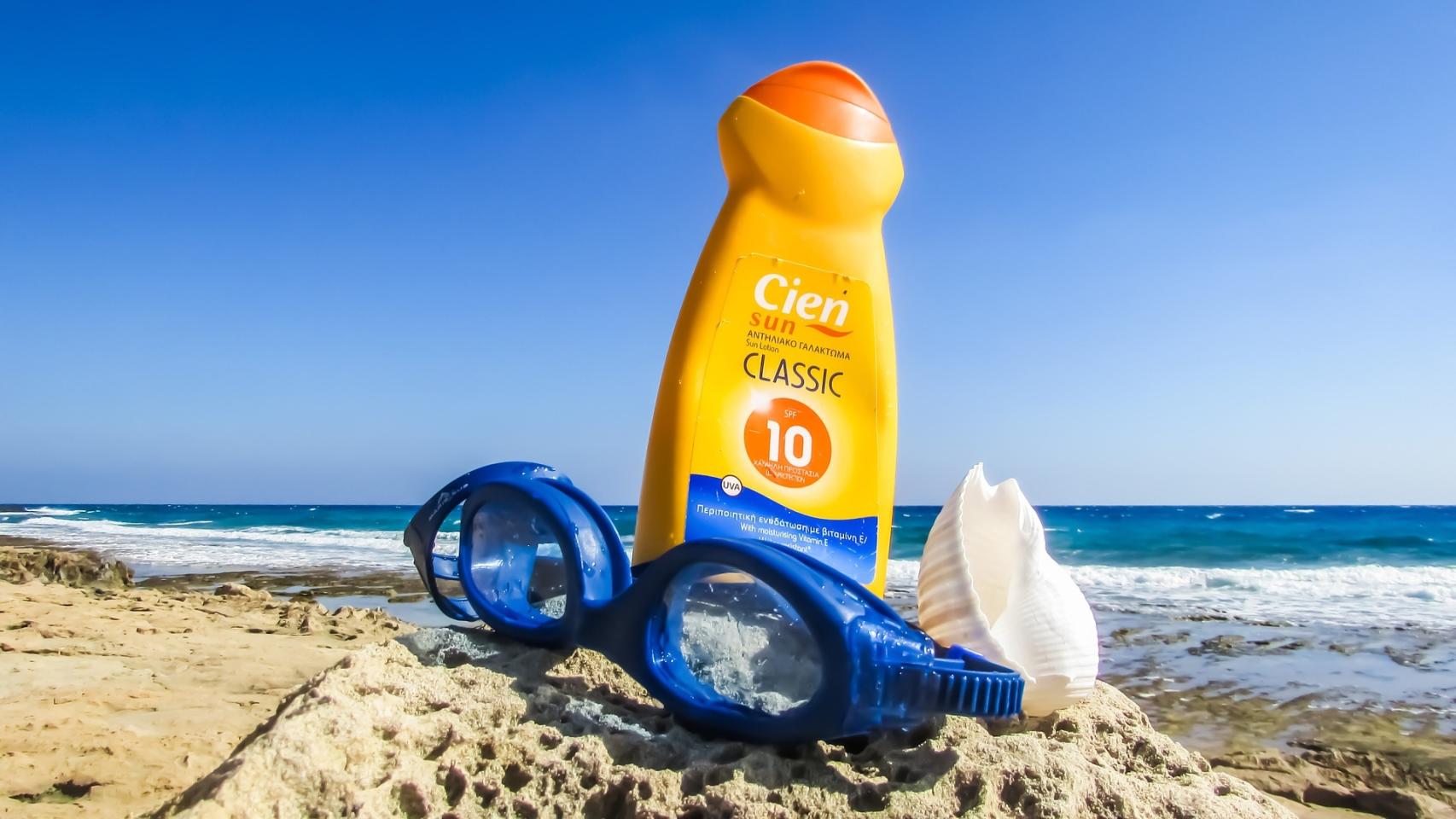 Es conveniente usar la crema antes de llegar a las playas, para su correcta absorción en la piel