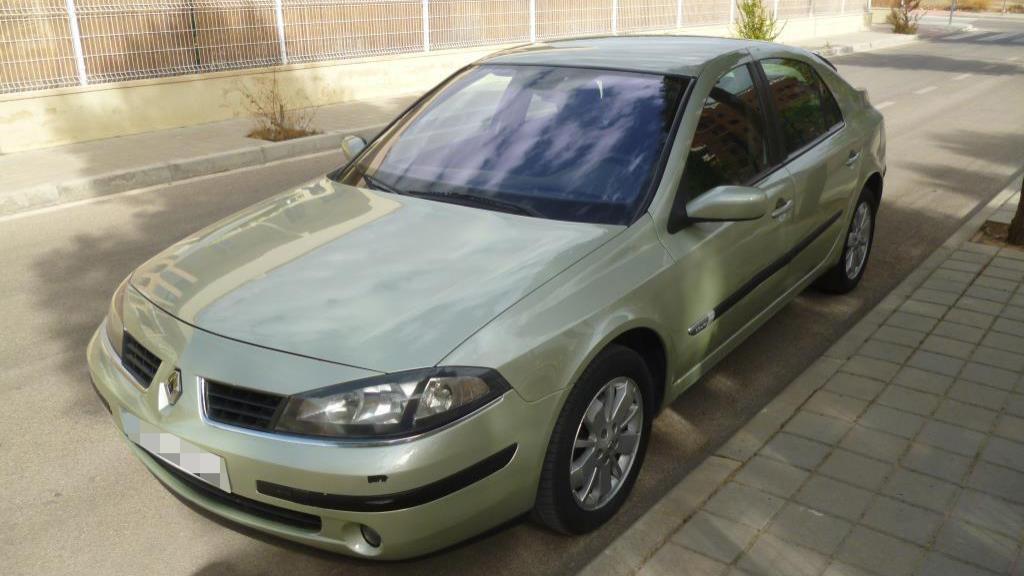 Renault Laguna dorado