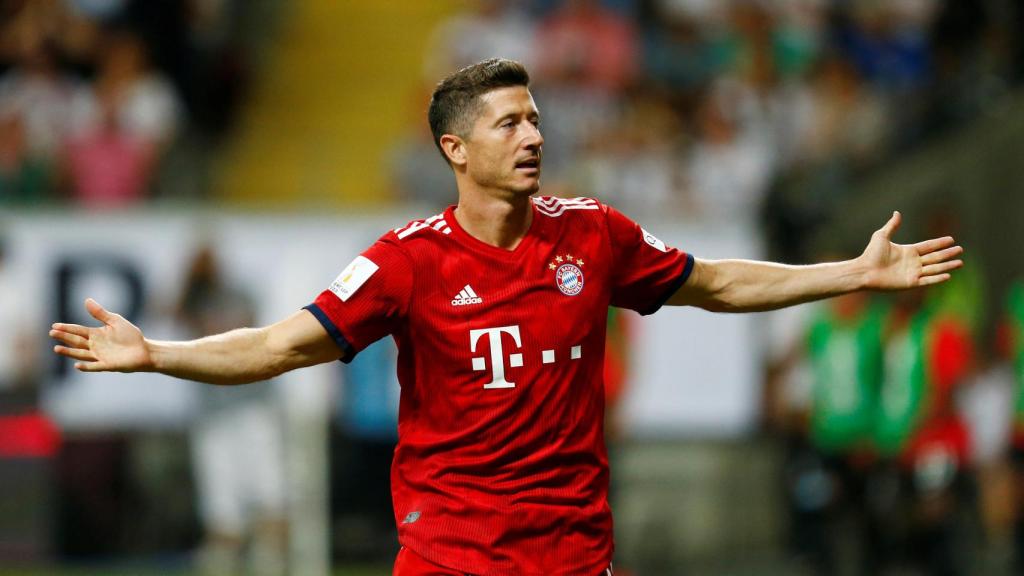 Lewandowski celebra un gol en la Supercopa de Alemania.