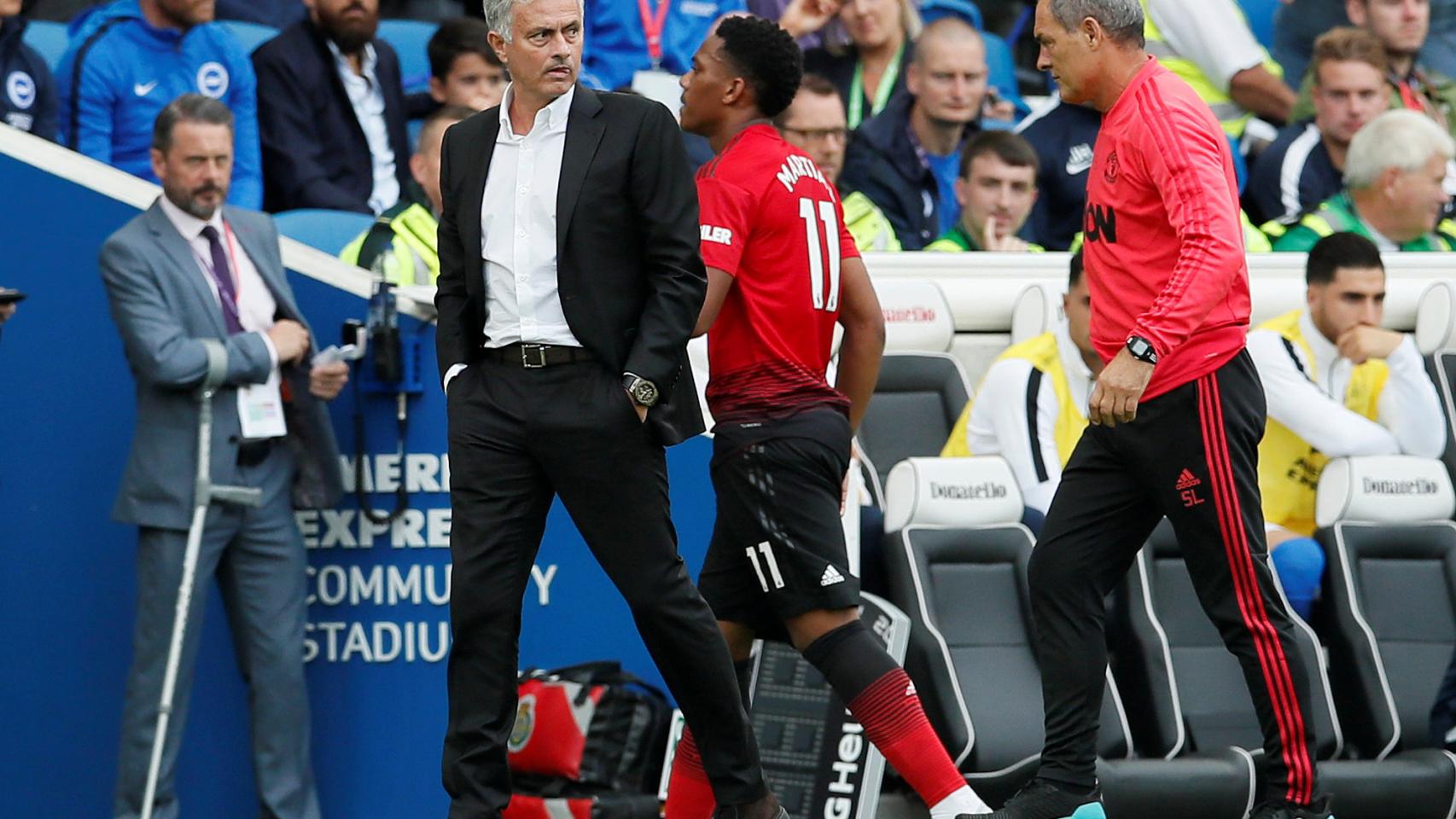 Martial pasa por detrás de Mourinho