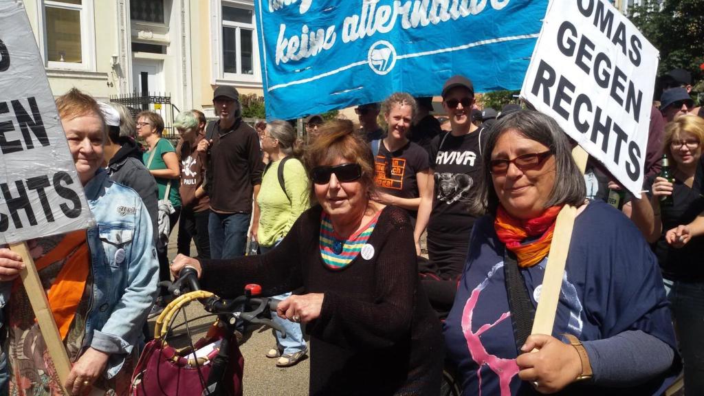 Las Abuelas contra la derecha luchan para que la historia no se repita.