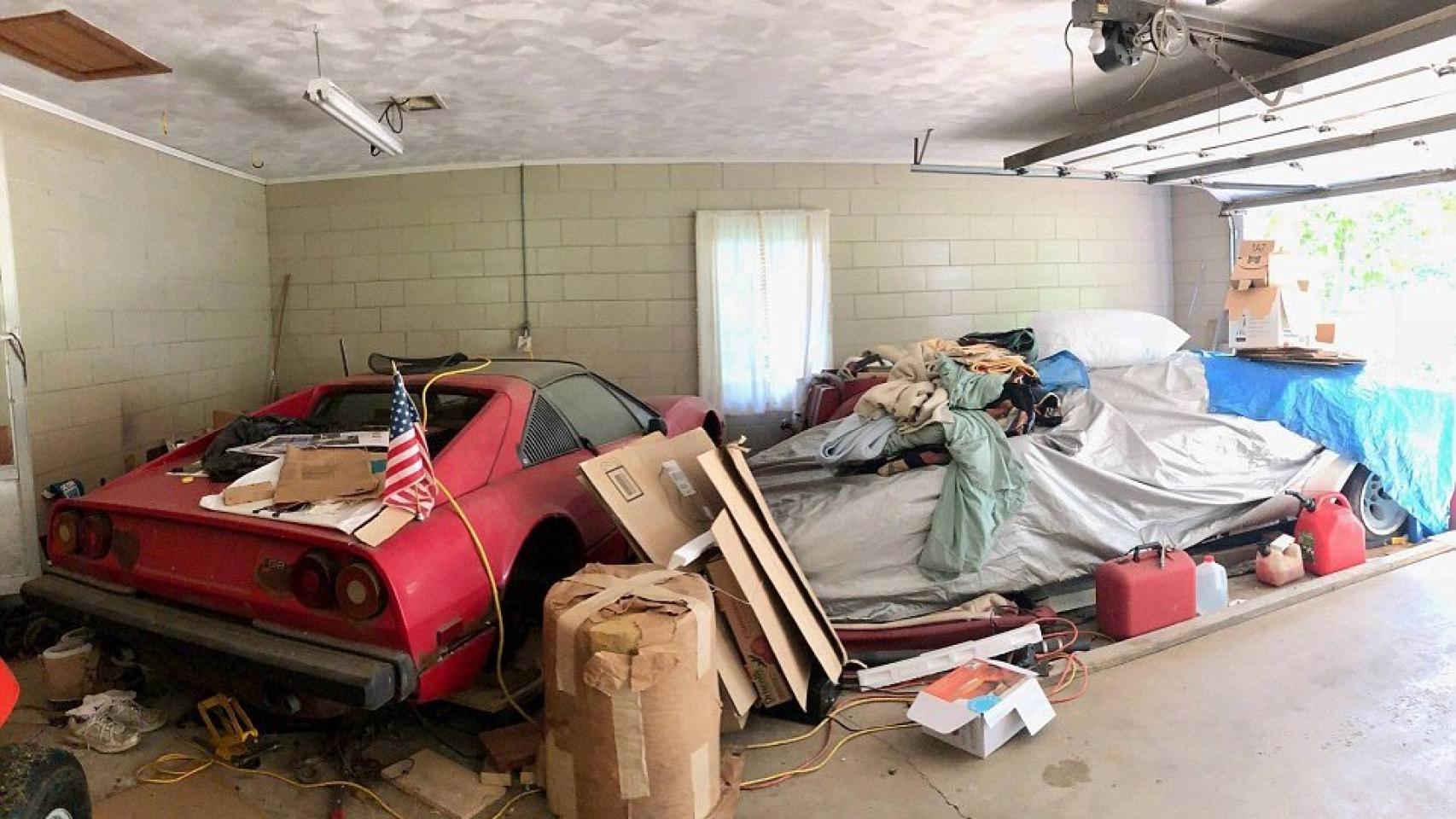 Encuentra un Lamborghini y un Ferrari abandonados en el garaje de su abuela