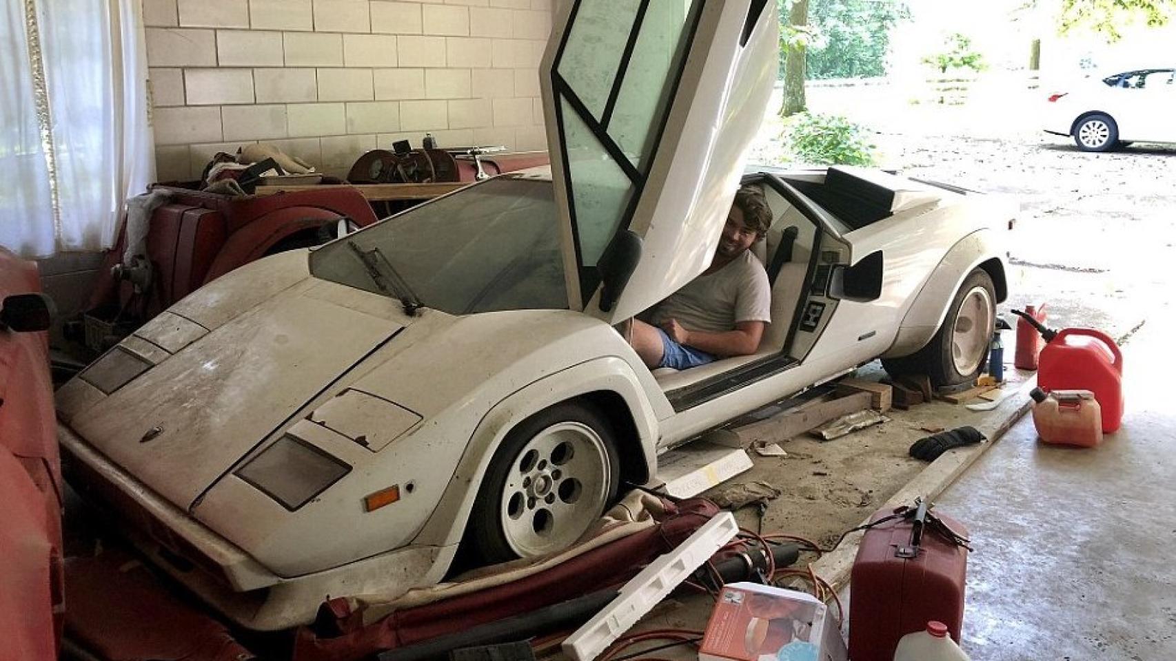 Encuentra un Lamborghini y un Ferrari abandonados en el garaje de su abuela