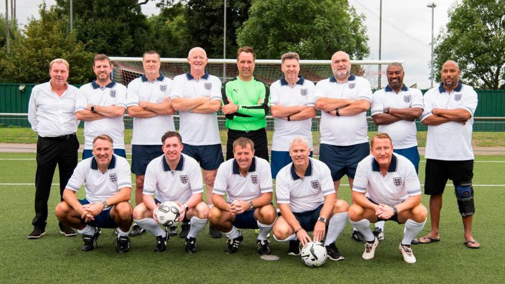 Barnes y el resto de leyendas del fútbol inglés. Foto: Mirror