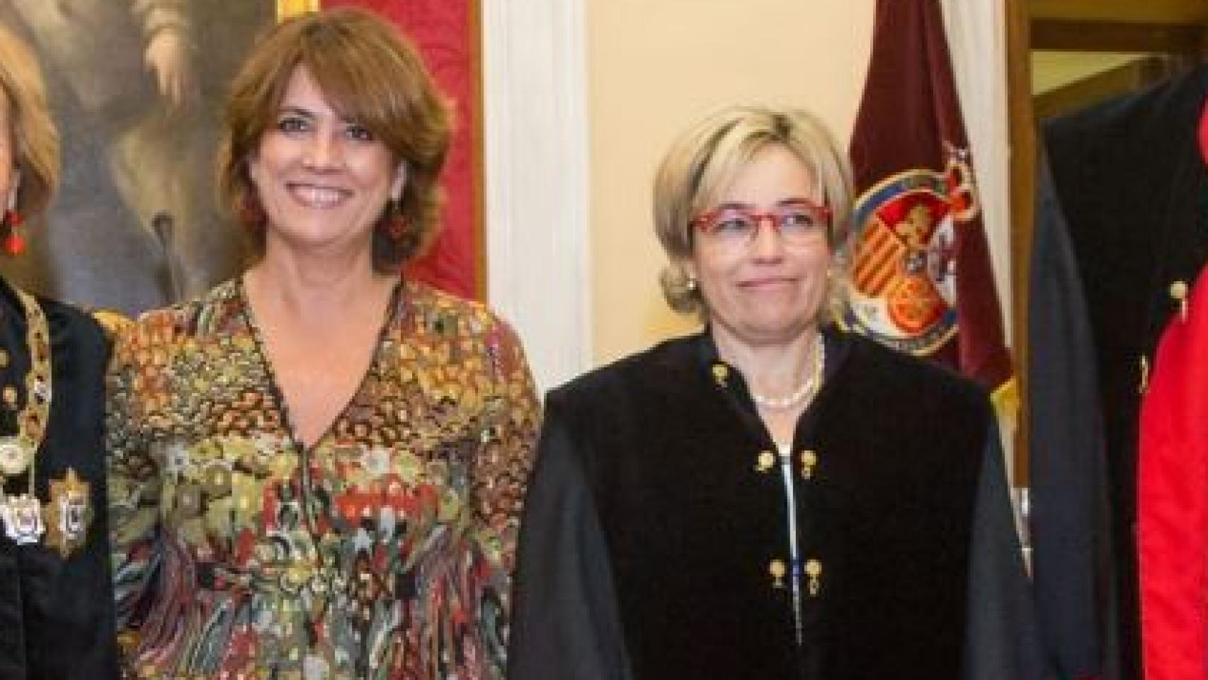 La ministra Dolores Delgado junto a Consuelo Castro.