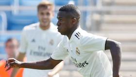 Vinicius deja atrás a un rival