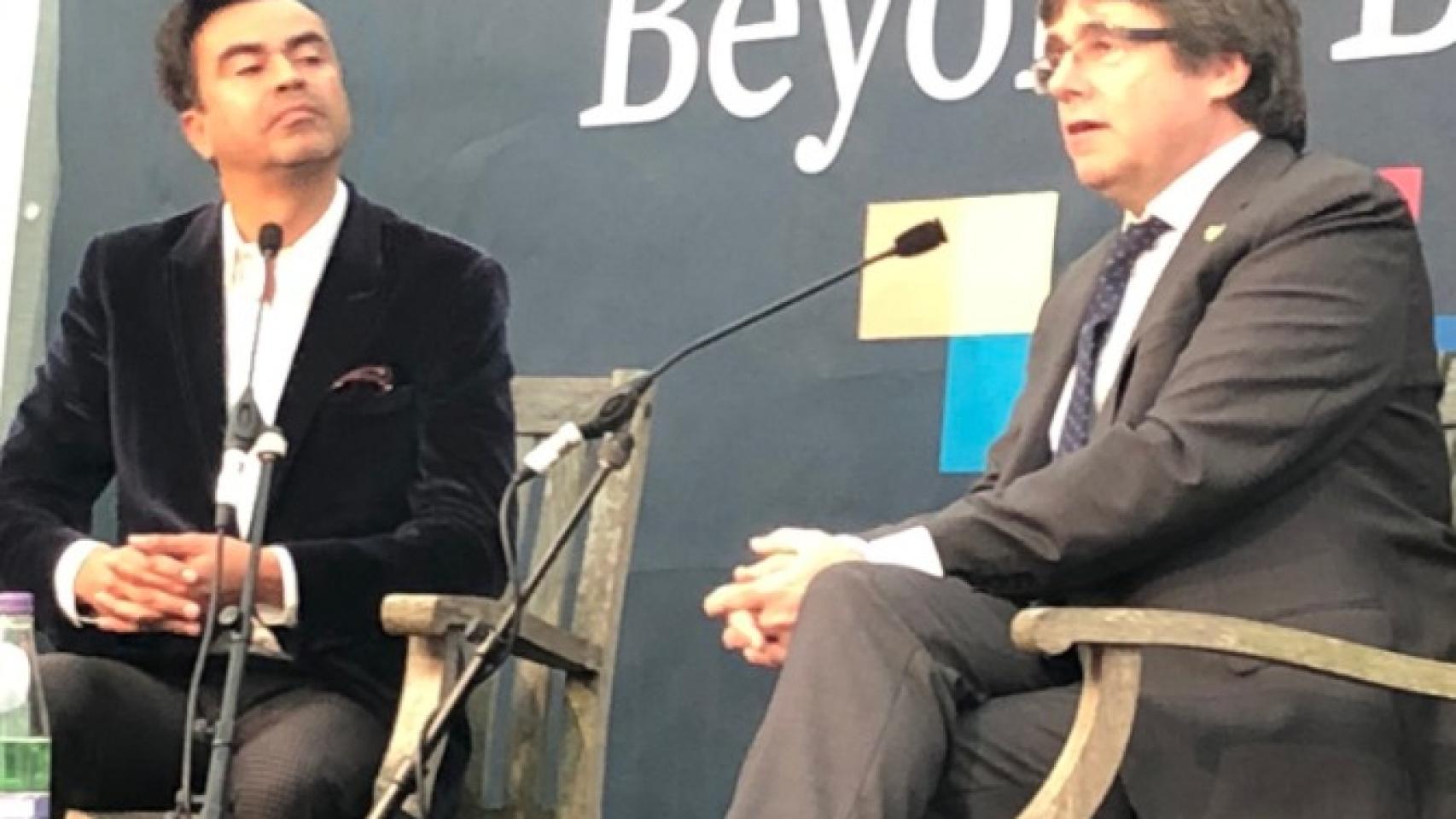 Puigdemont durante su intervención en el foro Beyond Borders, en Escocia. Foto: Twitter / Josep Lluis Alay