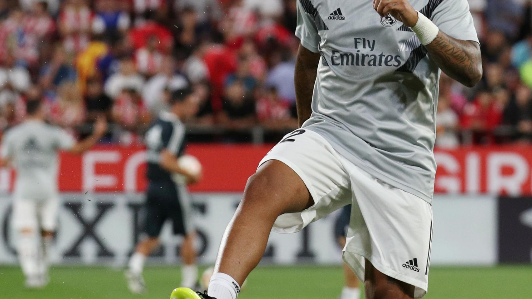 Marcelo, calentando antes del Girona - Real Madrid