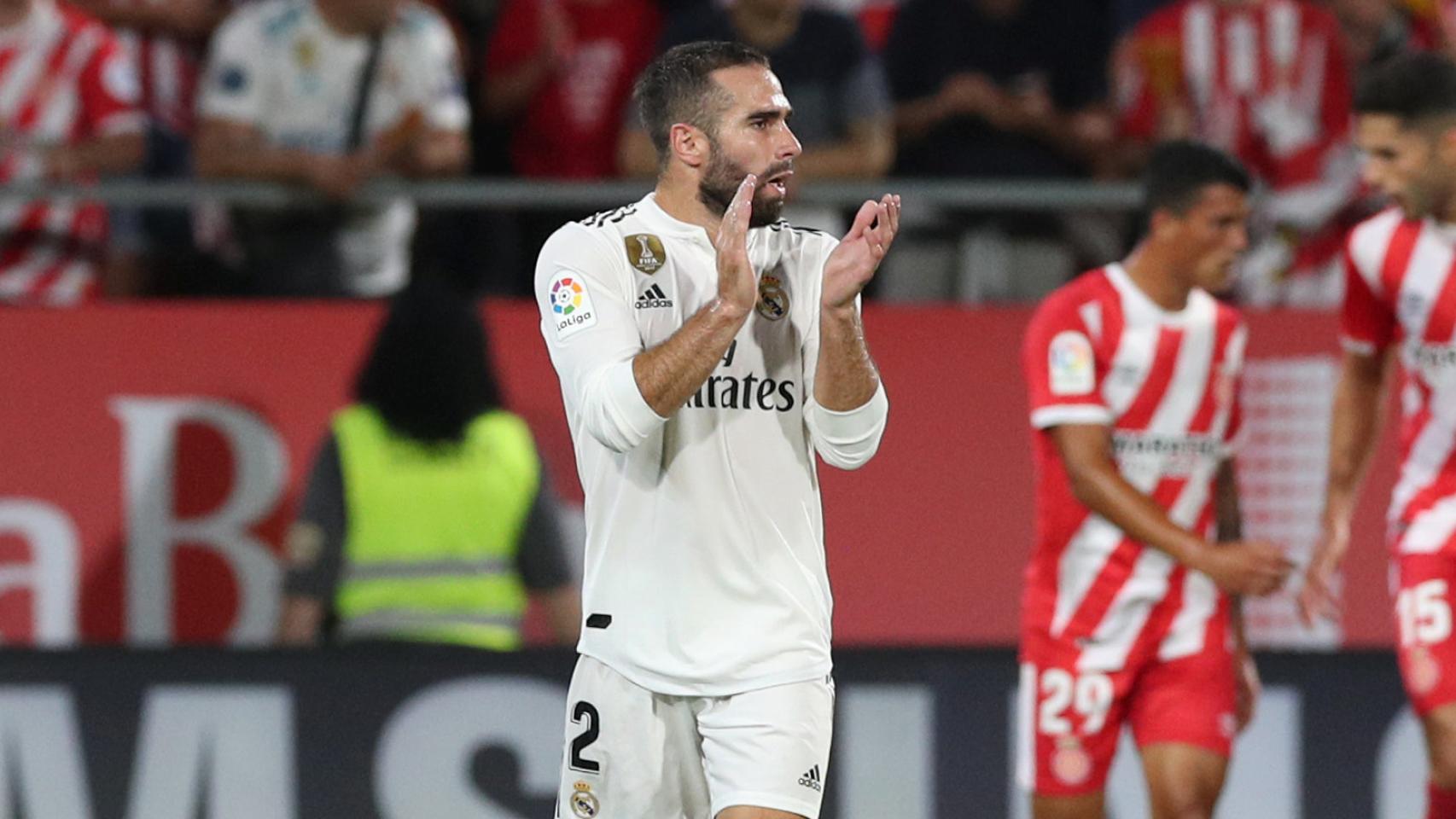 Carvajal anima a sus compañeros tras el gol del Girona