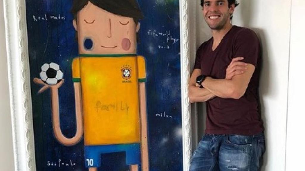 Kaká posa junto a un retrato suyo. Foto: Instagram. (@kaka)