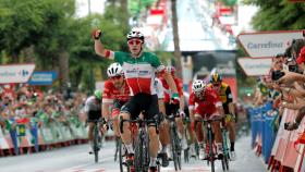 Viviani gana la tercera etapa de la Vuelta