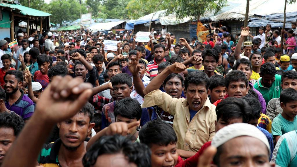 Protesta de un grupo de rohinyás en un campo de refugiados.