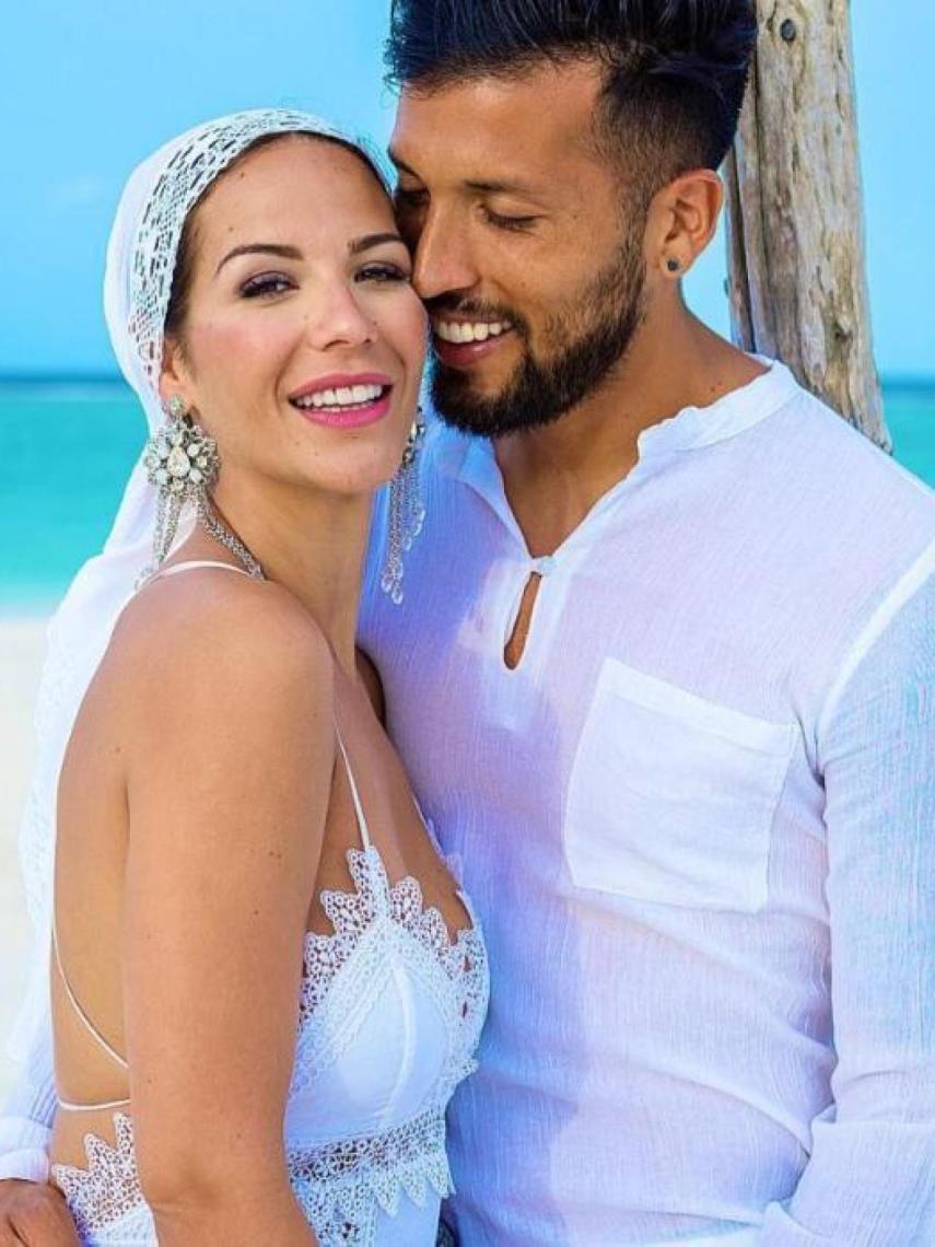 Tamara Gorro en su boda en las Maldivas con Ezequiel Garay.