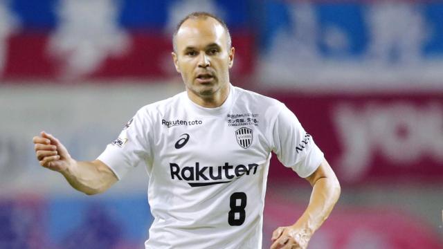 Iniesta durante un partido con el Vissel Kobe