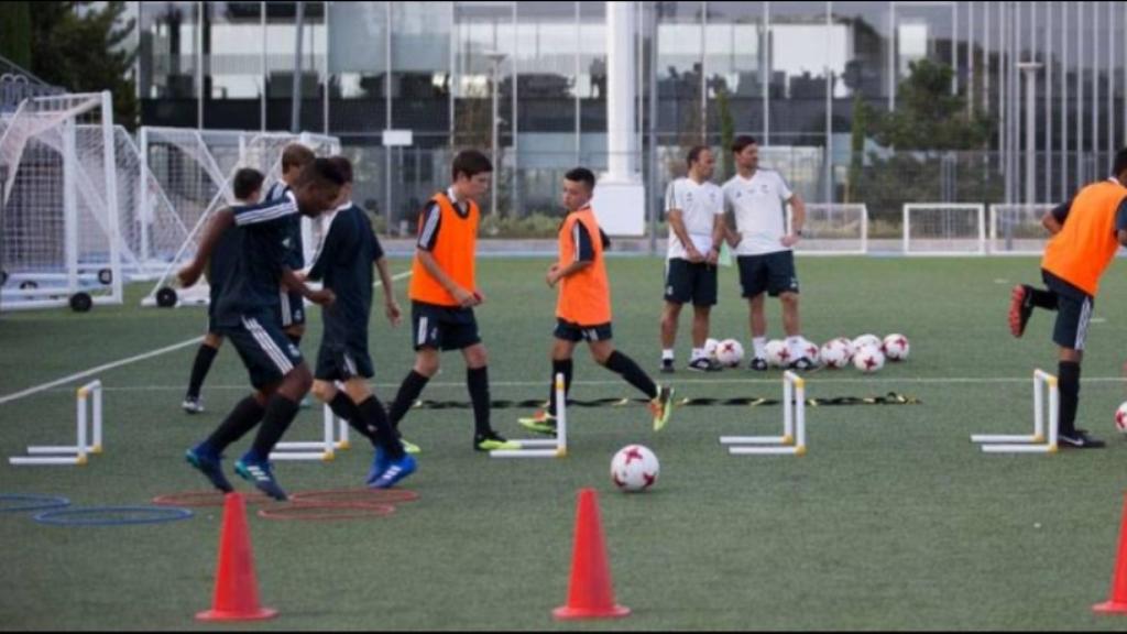 Xabi Alonso, en el entrenamiento del Infantil A