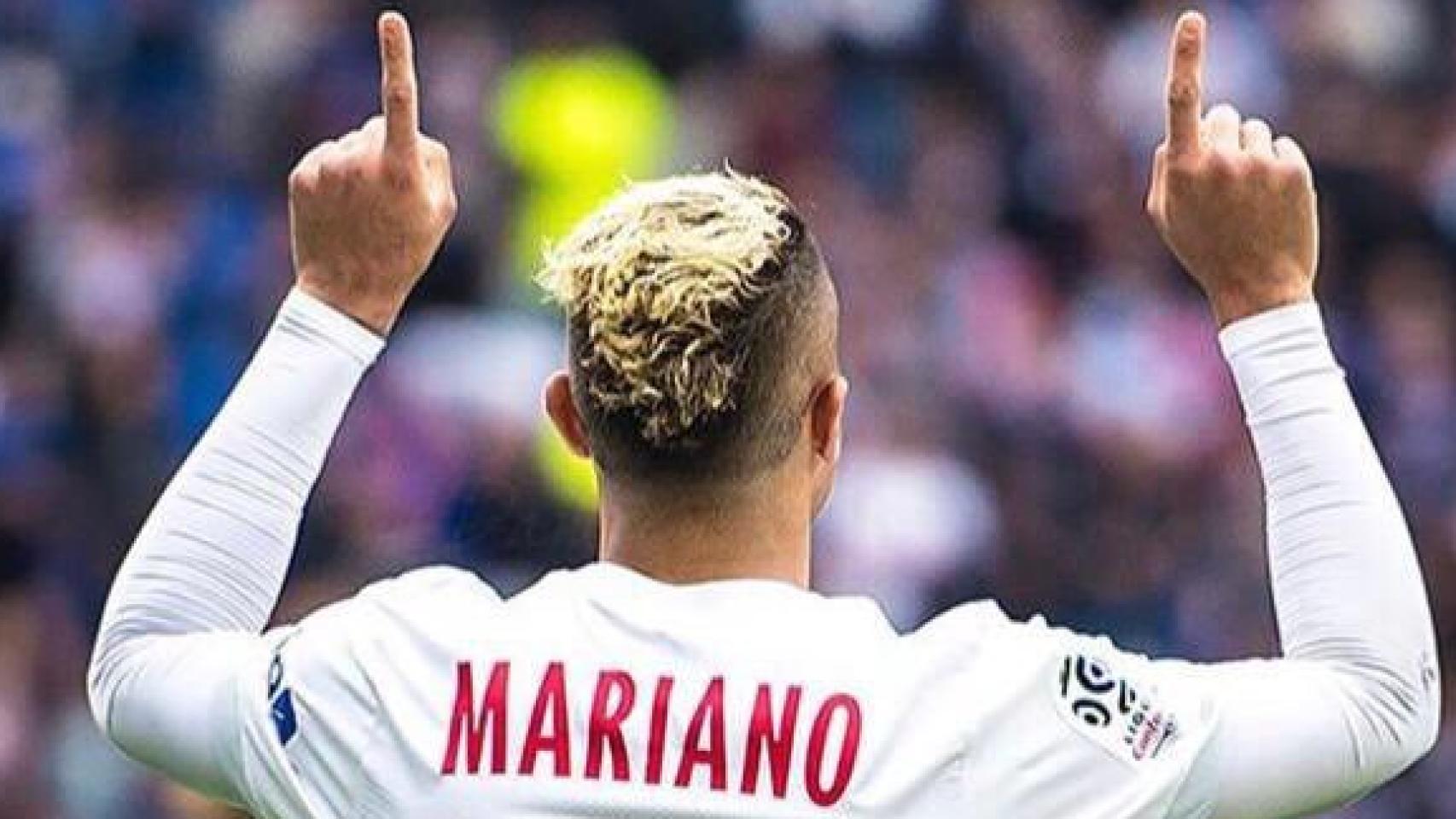 Mariano celebra un gol con el Olympique de Lyon. Foto: Twitter (@marianodiaz9)