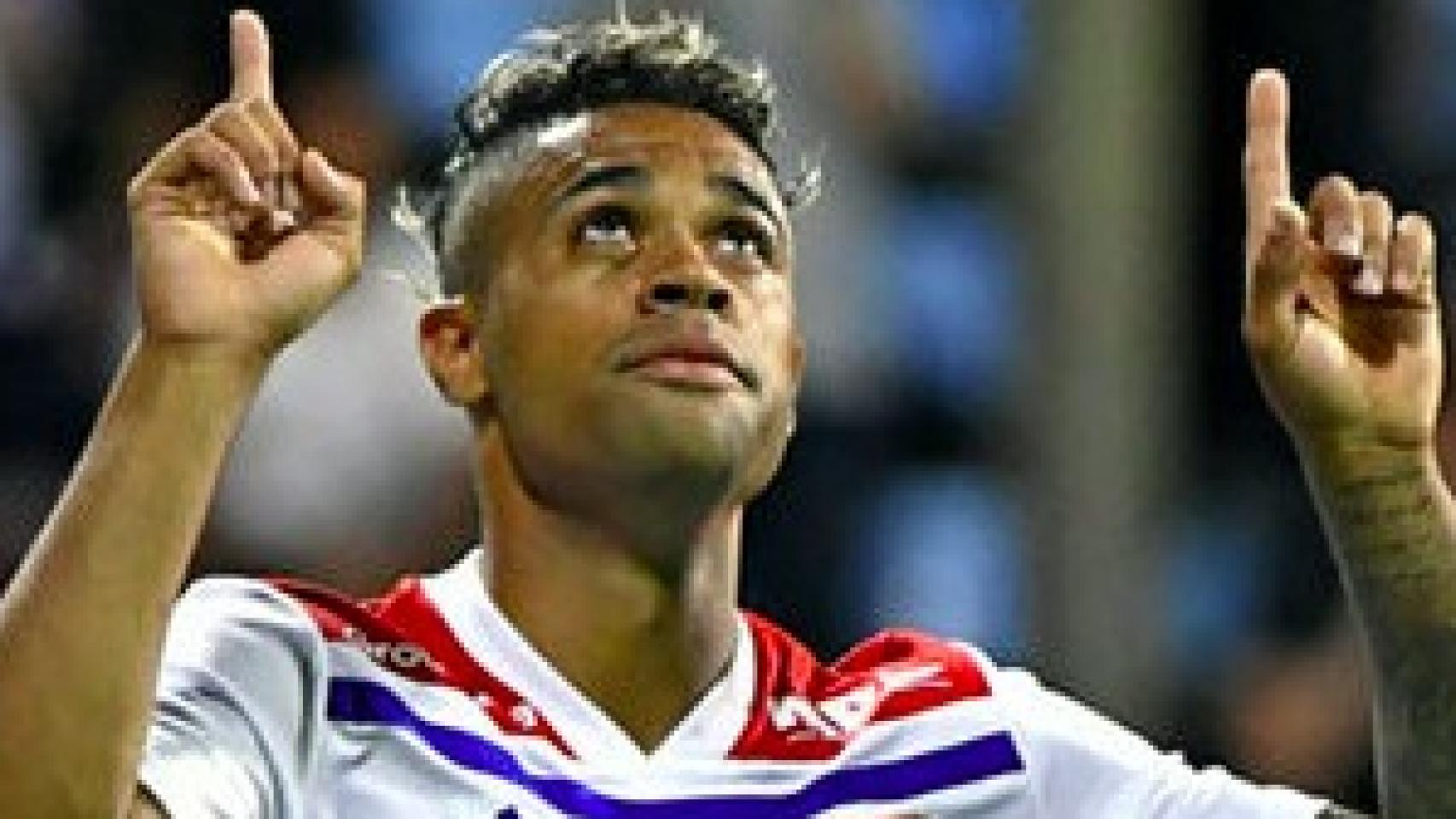 Mariano celebra un gol con el Lyon. Foto: ol.fr