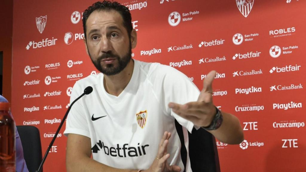 Pablo Machín, en rueda de prensa. Foto: Twitter (@SevillaFC)