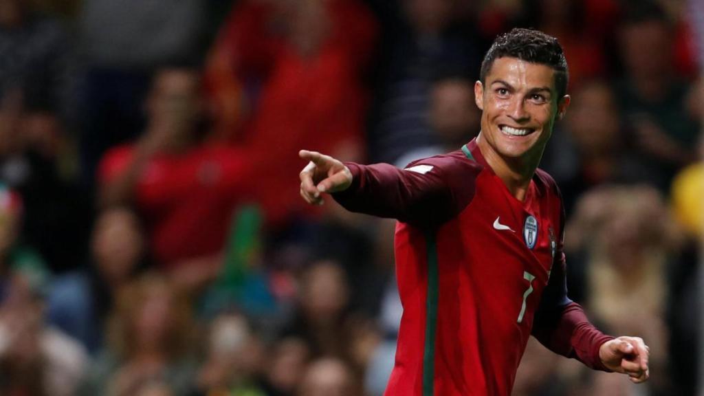 Cristiano gesticulando durante un partido con Portugal