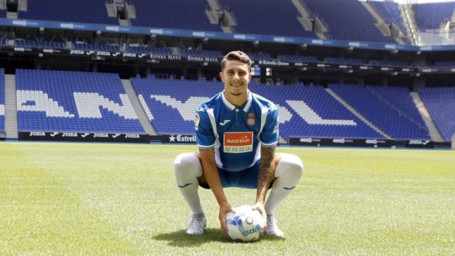 Mario Hermoso presentado con el Espanyol. Foto: rcdespanyol.com