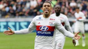 Mariano celebra un gol con el Lyon.