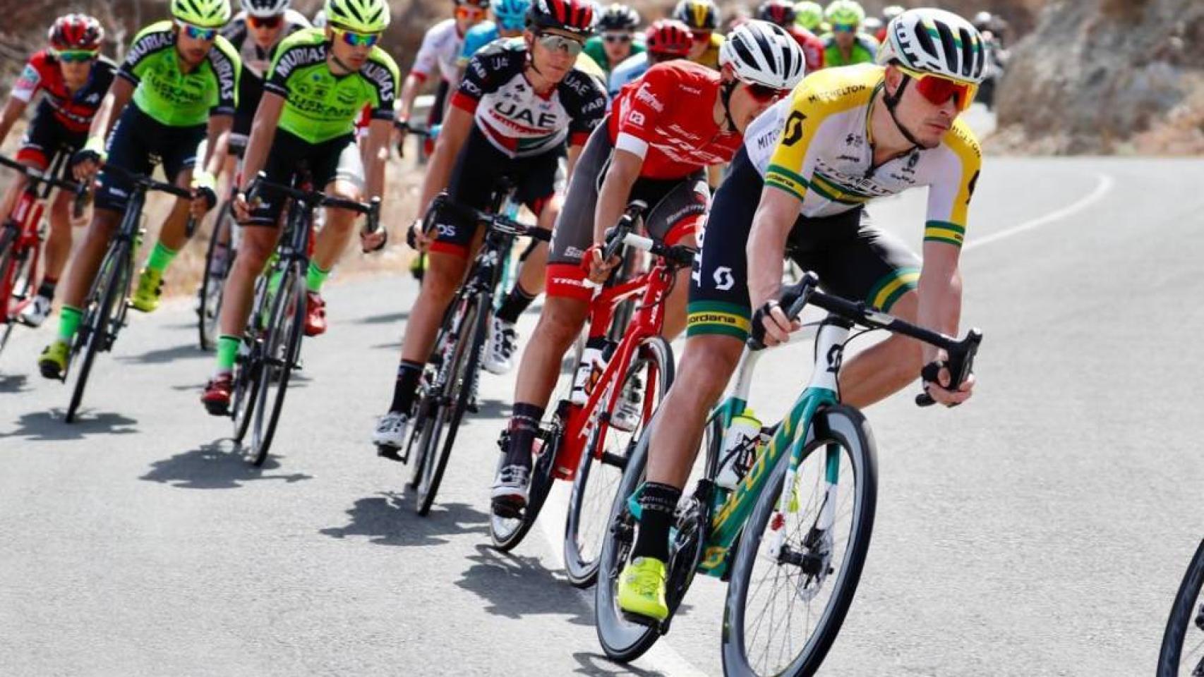 Parte del pelotón durante la etapa. Foto:lavuelta.es