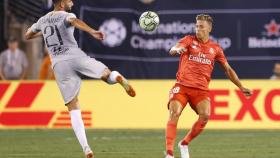 Marcos Llorente pelea un balón en un amistoso del Real Madrid