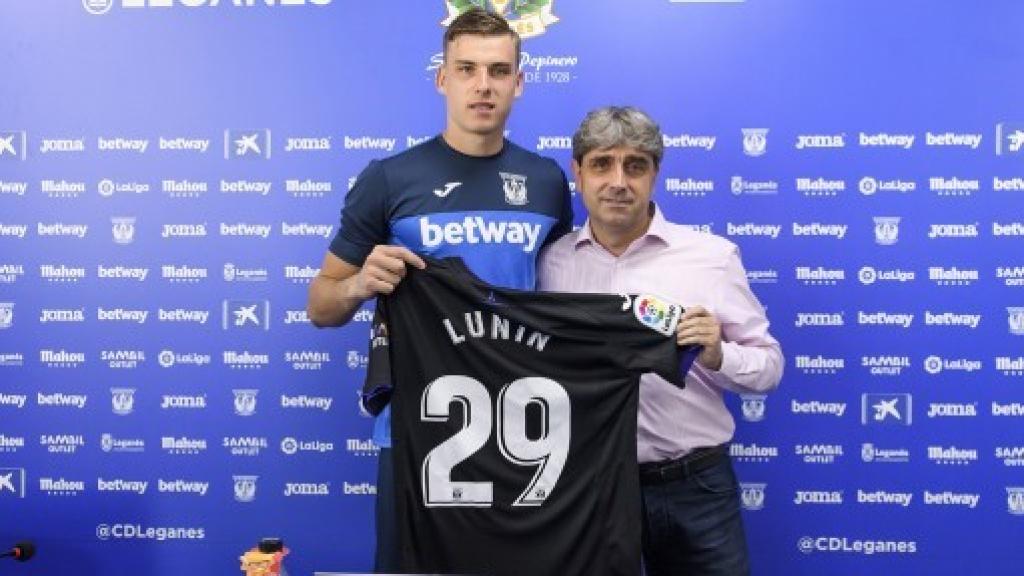 Lunin es presentado con el Leganés. Foto: cdleganes.com